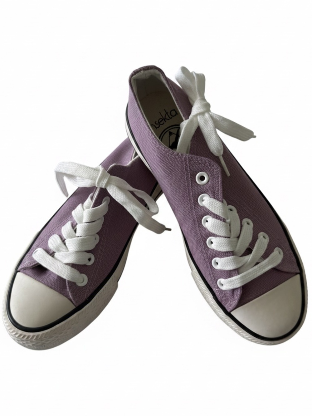 New Y2K Vintage low top canvas sneakers lavender 7